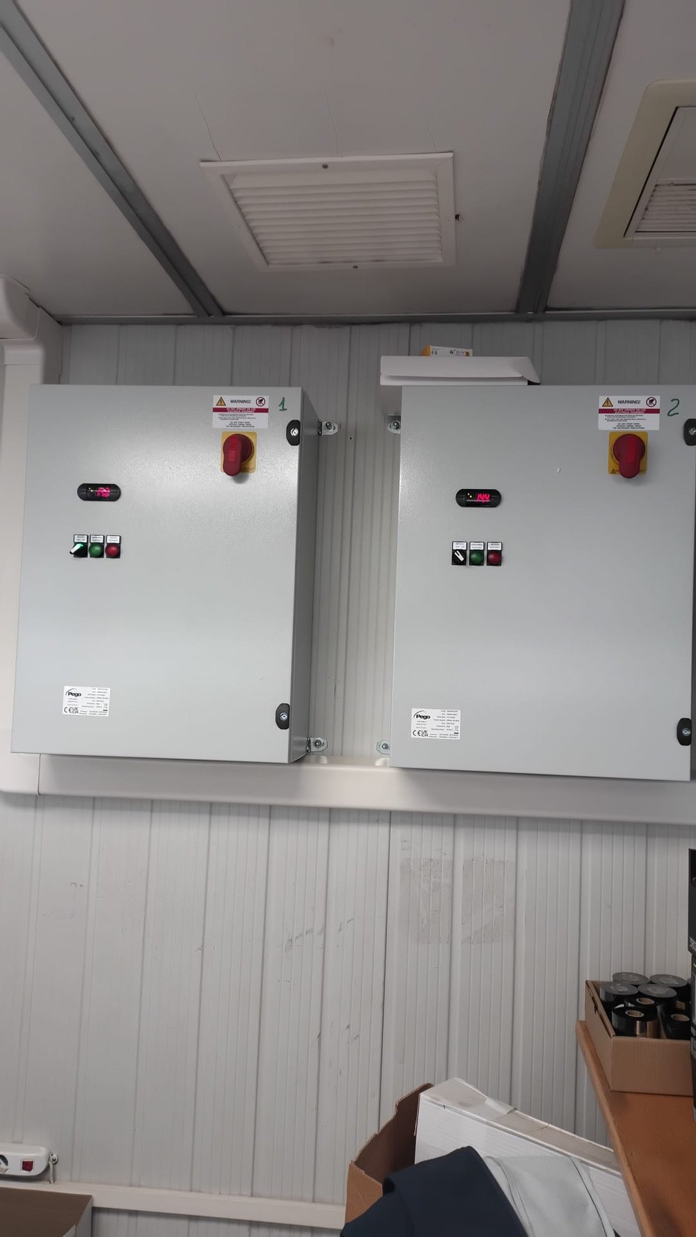 Due quadri elettrici di comando installati in un locale tecnico